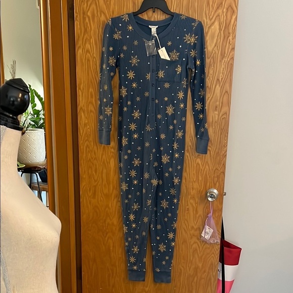 Sundance NWT Blue Onesie with Gold Snowflake Pattern size small - Picture 4 of 11